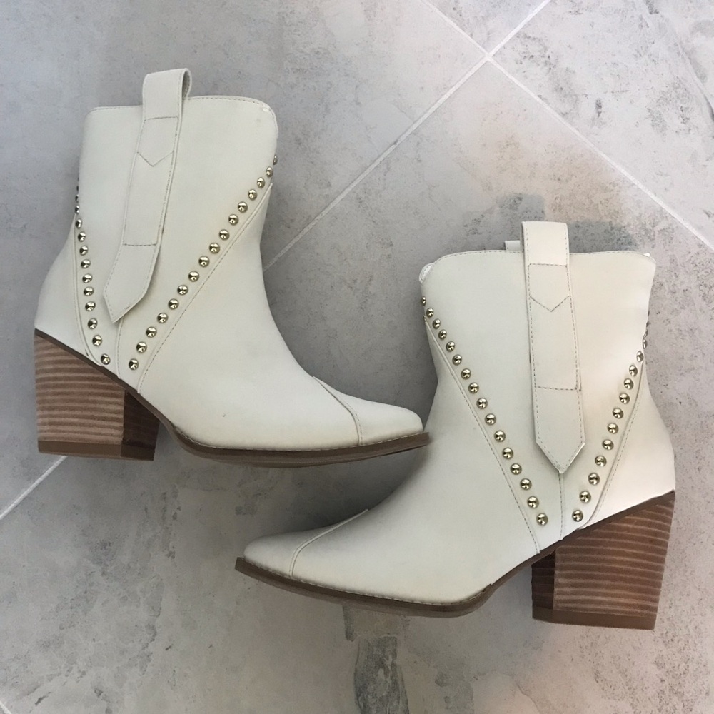 New COCONUTS by Matisse Womens Ace Studded Pointed Toe Pull On Ankle Boots